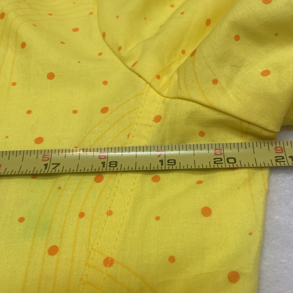 HELLO KITTY Size M NWT Bright Yellow Scrub Top - Picture 5 of 7